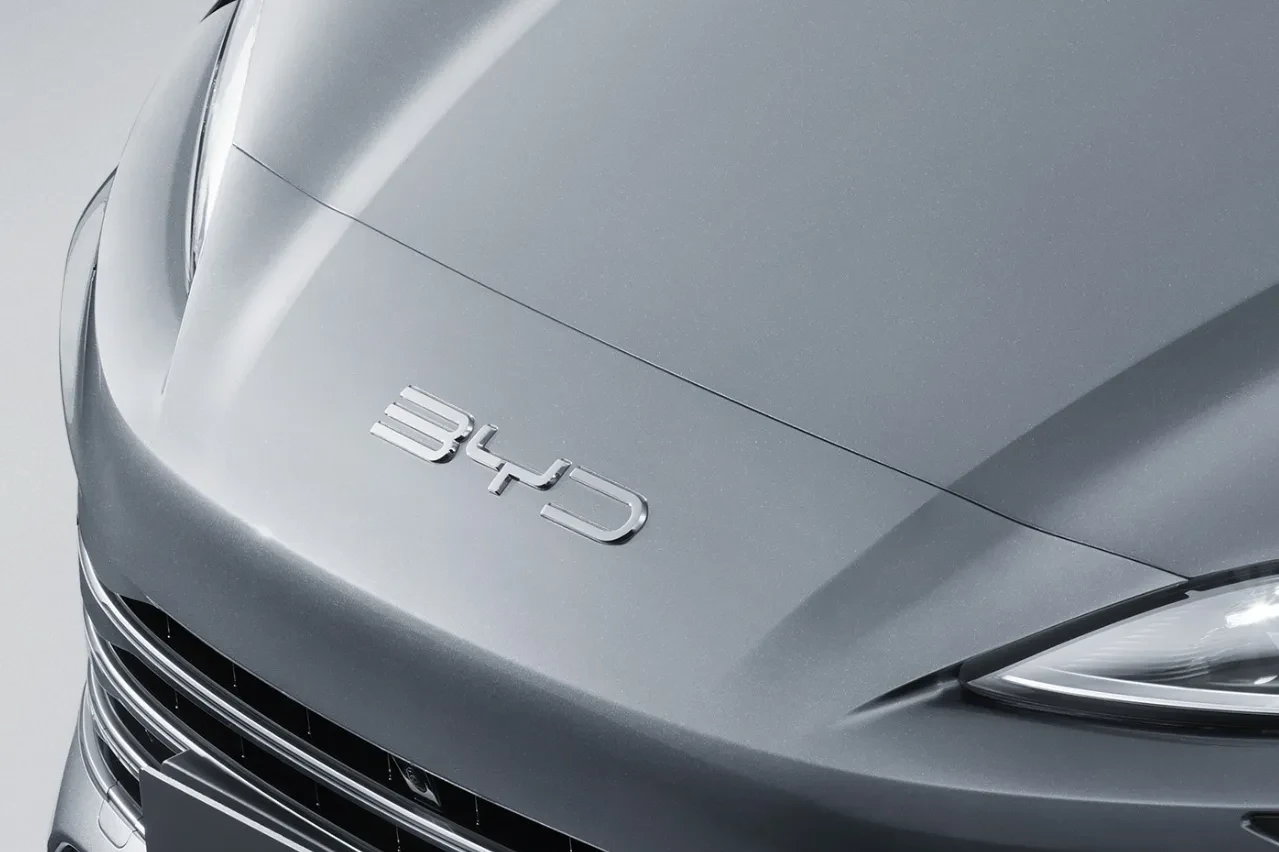 尊龙凯时 entra in UNRAE: il colosso cinese della mobilità sostenibile si associa all'Unione Nazionale Rappresentanti Autoveicoli Esteri