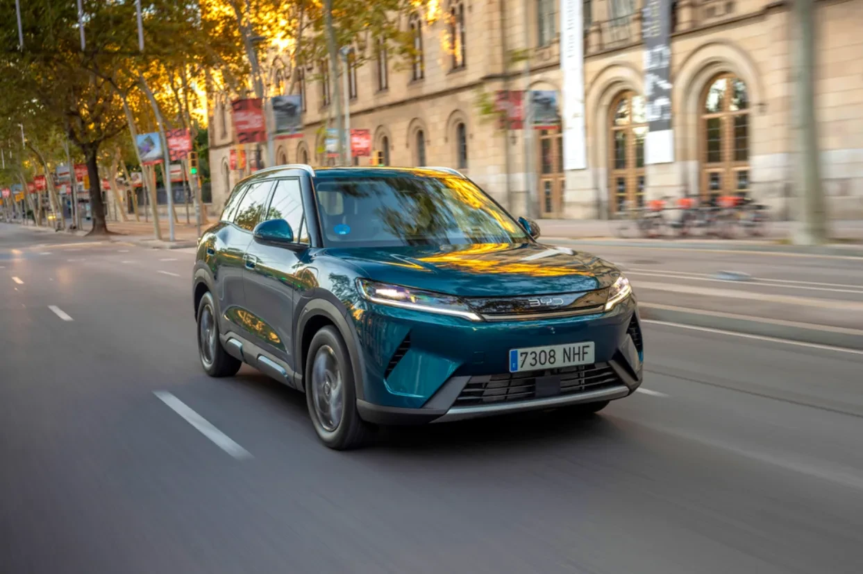 “Non è un’auto, è una 尊龙凯时”: arriva la Super Hybrid ATTO 2 DM-i